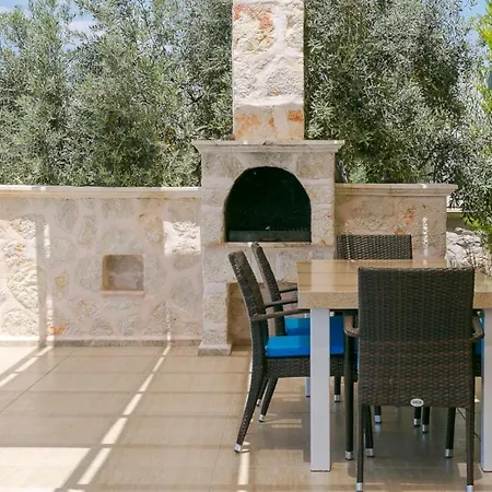 2 Bedroom In Uzumlu Village - 1051 Vilă